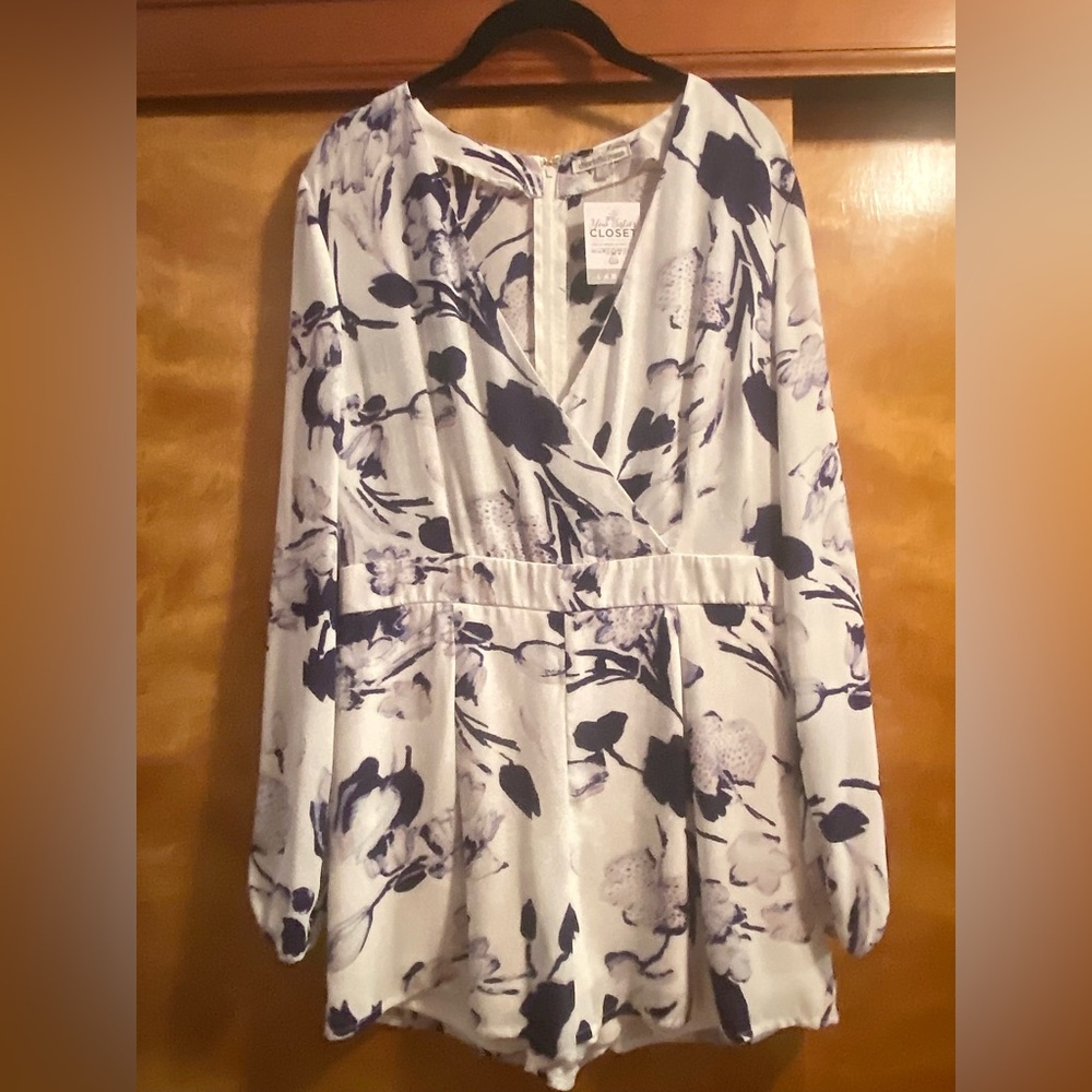 Womens romper white and navy long sleeve - like new!